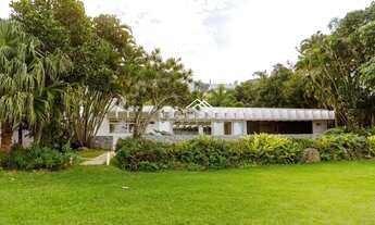 Imagem 3: Casa de Praia Exclusiva à Venda em Caiobá