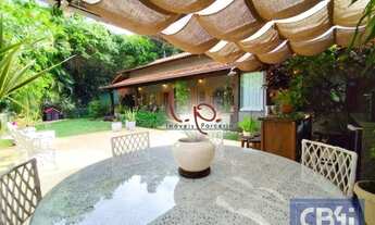 Imagem 3: Encantadora Casa com Localização Privilegiada no Coração de Itaipava, Toda Reformada, com