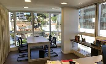 Imagem 3: Belíssima sala comercial de 52 m² com uma vaga, totalmente decorada e mobiliada com muito