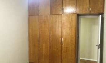 Imagem 7: 120m². Excelente salão, 3 quartos, armários, dependências completas