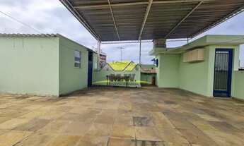 Imagem 2: ENCANTADORA CASA DE FUNDOS TRIPLEX DE 2 QUARTOS SENDO UM DELES SUITE MAIS DEPENDÊNCIA DE