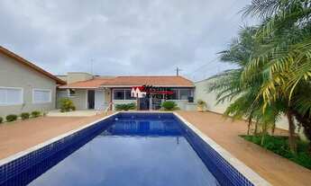 Imagem: Casa em 2 lotes com piscina em bairro nobre