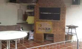 Imagem 6: Sobrado e quartos com sacada