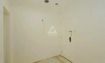 Imagem 4: Ótimo conjugado montado como consultório dentário, no coração do Flamengo