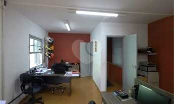 Imagem 4: Sobrado comercial ou residencial com terraço na frente e nos fundos do 1° andar