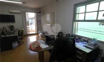 Imagem 7: Sobrado comercial ou residencial com terraço na frente e nos fundos do 1° andar