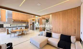 Imagem 2: Casa em Condomínio Fechado com 3 suítes, 3 vagas à venda, a/c 350 m², R$ 3.500.000 - Resid