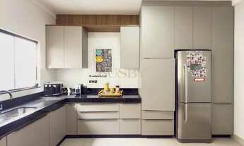 Imagem 7: Casa com planejados no Jardim Itália, pé-direito duplo e área gourmet