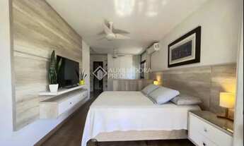 Imagem 3: Casa de condomínio para venda tem 270 metros quadrados com 5 quartos