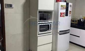 Imagem 5: Casa 4 Quartos (1 Suíte c/ Closet) com Piscina Aquecida, Churrasqueira e 800m² no Condomín