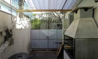 Imagem 6: Sobrado comercial ou residencial com terraço na frente e nos fundos do 1° andar