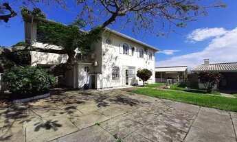 Imagem 5: Casa de 420m² de área construída, com vista para o mar, contendo 6 dormitórios, sendo 4 su