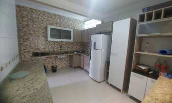 Imagem 2: ALUGO CASA COM 3 SUITES E 4 VAGAS DE GARAGEM