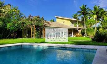 Imagem: Casa com 800 m² de área construida, 1.800m²