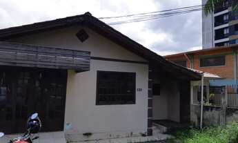 Imagem: Parte de casa nos fundos no Iririú