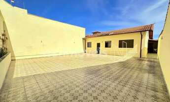 Imagem 2: Casa em Estilo Moderno, muito bem construída com Habite-se e recem reformada. Acabamento d