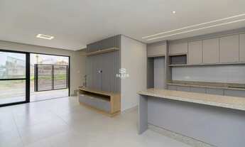 Imagem: Sobrado à venda com 4 quartos e piscina