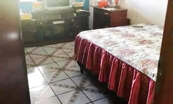 Imagem 7: Imagina um quintal grande, plano e gramado! Casa toda térrea, com cara de interior, à vend