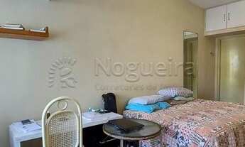 Imagem 2: Casa duplex com excelente localização no bairro dos Aflitos e possui 331,66m² de área cons