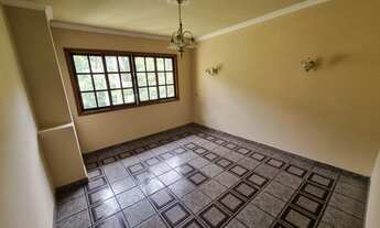 Imagem 7: Casa com 4 quartos e terreno plano ao lado do Parque Cremerie