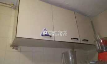 Imagem 7: Em Santa Teresa, excelente apartamento com sala ampla e 2 quartos. Tem área externa com ch