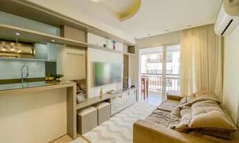 Imagem 2: Apartamento para venda possui 83 metros quadrados com 2 quartos em Abraão - Florianópolis