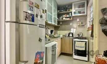 Imagem 6: Apartamento 2 dormitórios + dependência reformado com vaga coberta