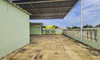 Imagem 3: ENCANTADORA CASA DE FUNDOS TRIPLEX DE 2 QUARTOS SENDO UM DELES SUITE MAIS DEPENDÊNCIA DE