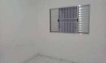 Imagem 2: Alugo apto c/2 cômodos/e garagem para moto/R$700,00/frente Pq Mun. Cidade São Pedro/Santan