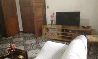 Imagem 2: Sobrado e quartos com sacada