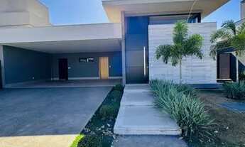 Imagem 4: Casa de condomínio térrea para venda possui 253 metros quadrados com 4 quartos