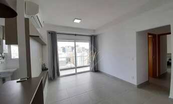 Imagem 2: IMPECÁVEL, ANDAR ALTO! Belíssimo Apartamento com 02 dormitórios, andar alto, sacada na sal