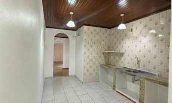 Imagem 3: ALUGO casa no Parque 10 - rua com guarita