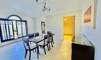 Imagem 7: Imóvel localizado em condomínio tranquilo de casas tradicionais, térreas e isoladas. Próxi