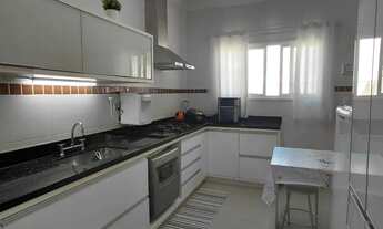 Imagem 4: Sobrado em Condomínio com 3 suítes, móveis planejados e ar condicionado. Gourmet