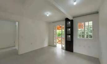 Imagem 2: Casa para Locação em Florianópolis, Cacupé, 4 dormitórios, 1 suíte, 2 banheiros, 2 vagas