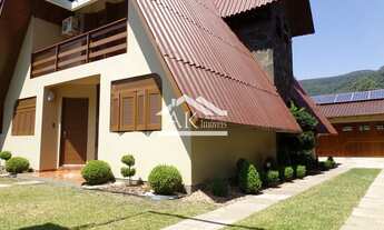 Imagem: Casa com salão de festas e 3 quartos à