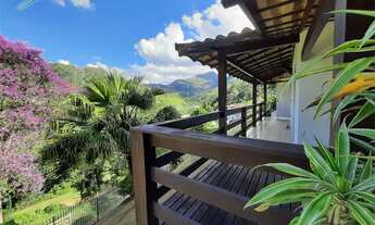 Imagem: Casa de campo com vista para as montanhas