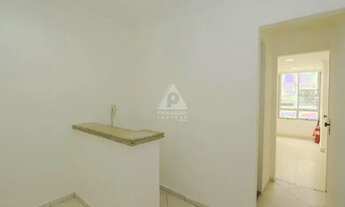 Imagem 2: Ótimo conjugado montado como consultório dentário, no coração do Flamengo