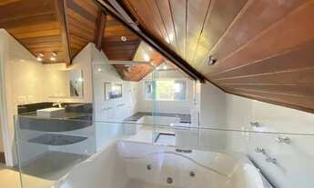 Imagem 6: Casa de condomínio para venda possui 224 metros quadrados com 5 quartos