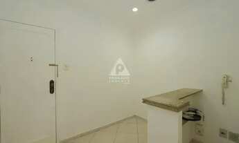 Imagem 5: Ótimo conjugado montado como consultório dentário, no coração do Flamengo