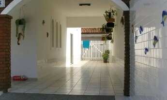 Imagem 2: Sobrado a venda em Peruibe com piscina, 5 dormitórios sendo 2 suites (todos com ar-cond)