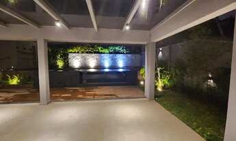 Imagem 2: Linda Casa no Centro de Alphaville com 4 Suítes + Linda Área de Lazer com Piscina e Churra