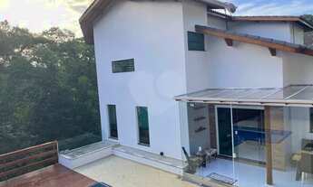 Imagem 4: Sobrado com 4 Dormitórios em Condomínio Fechado