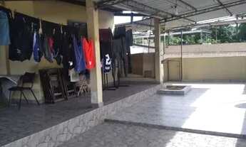 Imagem 6: Duas casas e três lojas