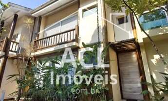 Imagem: Casa reformada em condomínio exclusivo