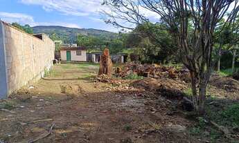 Imagem: Terreno com casinha simples