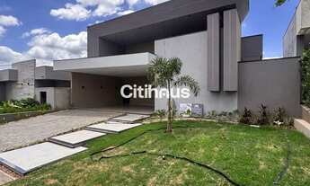 Imagem 4: Casa térrea elegante com 3 suítes, piscina e varanda gourmet em condomínio