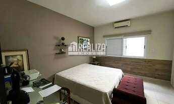 Imagem 10: Casa com 4 Quarto(s) e 3 banheiro(s) para Alugar, 239 m² por R$ 6178 / Mês