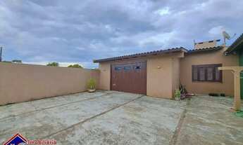 Imagem 2: C117 - Belíssima residência de esquina localizada no Balneário Albatroz